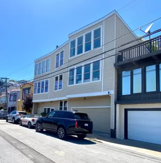 Photo #1: 426135552 Listing