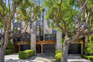 Photo #1: 426135570 Listing