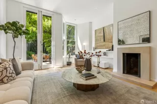 Photo #5: 426135570 Listing