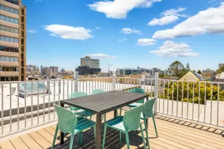 Photo #4: 426135648 Listing