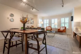 Photo #6: 426136254 Listing