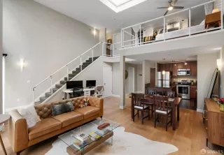 Photo #4: 426136749 Listing