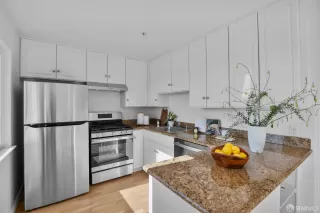 Photo #6: 426137131 Listing 