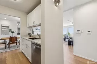 Photo #6: 426137549 Listing