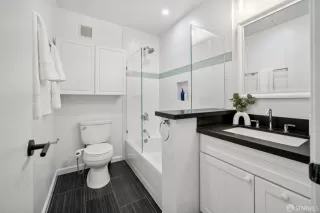 Photo #4: 426137976 Listing