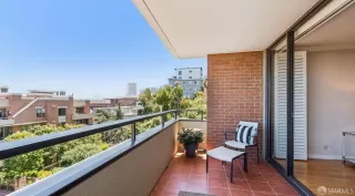 Photo #4: 426138184 Listing
