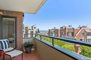 Photo #5: 426138184 Listing