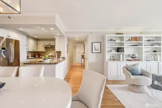 Photo #6: 426138184 Listing