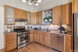 Photo #5: 426138277 Listing