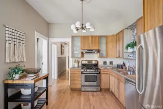 Photo #6: 426138277 Listing