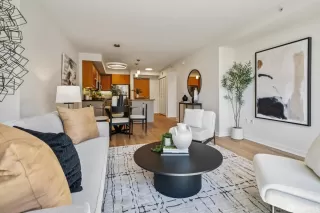 Photo #6: 426138337 Listing