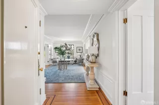 Photo #4: 426138362 Listing
