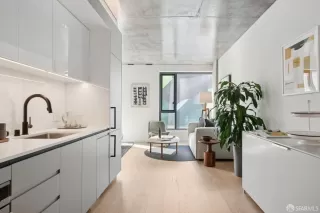 Photo #3: 426138376 Listing