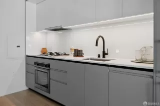 Photo #5: 426138376 Listing