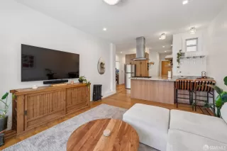 Photo #4: 426138546 Listing