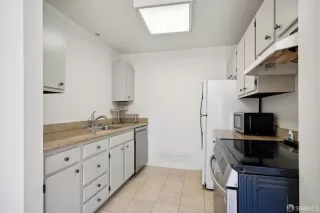 Photo #6: 426138578 Listing 