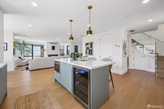 Photo #5: 426138815 Listing