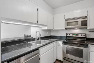Photo #5: 426139086 Listing