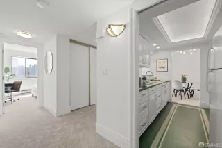 Photo #5: 426139462 Listing