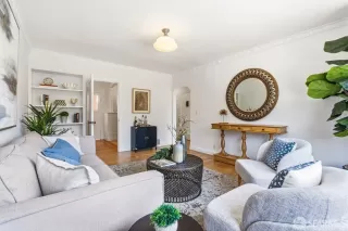 Photo #3: 426139517 Listing