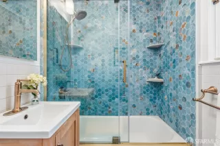 Photo #6: 426139517 Listing