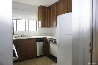 Photo #2: 426139593 Listing