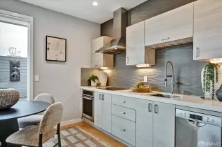 Photo #6: 426140731 Listing