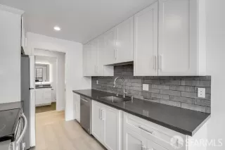 Photo #4: 426141511 Listing
