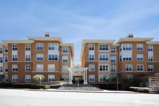 Photo #2: 426141604 Listing