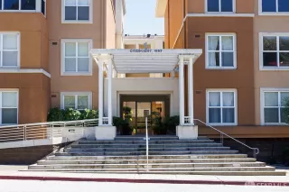 Photo #3: 426141604 Listing