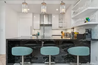 Photo #4: 426142059 Listing