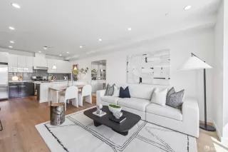 Photo #4: 426142232 Listing