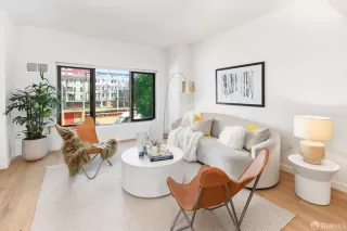 Photo #4: 426143118 Listing