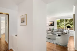 Photo #3: 426143849 Listing