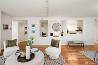 Photo #5: 426143849 Listing